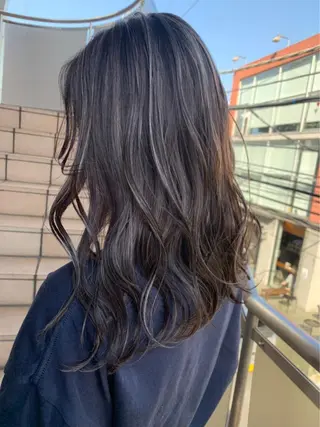 ロング カラー ミルクティーベージュ ブリーチ 店長 清水のヘアスタイル
