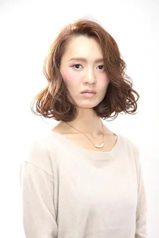 ミディアム 柔らか垢抜けカラーと カット🫧ASUKAのヘアスタイル