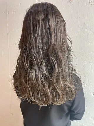ロング カラー hisano / ハイトーン・透明感のヘアスタイル
