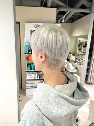 ショート カラー 渋谷🤍ブリーチ エクステ🤍アミルのヘアスタイル