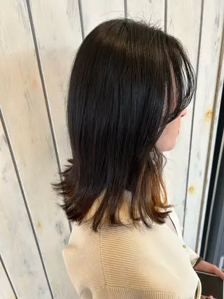ミディアム 高津 千慧のヘアスタイル