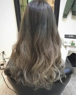 セミロング ロング カラー 鶴見 和美のヘアスタイル