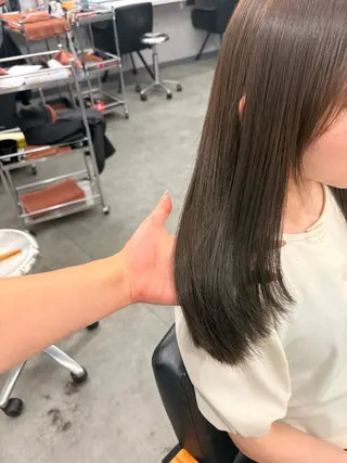 セミロング カラー LIV My【マイ】 艶カラー/髪質改善のヘアスタイル