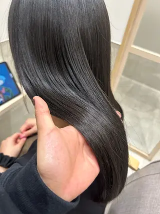ミディアム 古山 瞳のヘアスタイル