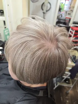 ショート カラー 遠藤 史秋のヘアスタイル