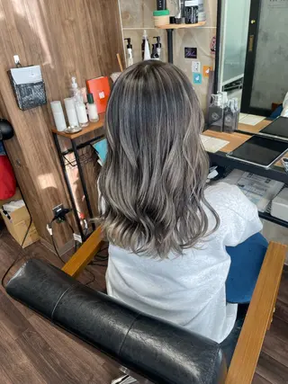 セミロング カラー Lull1人美容室 バレイヤージュのヘアスタイル
