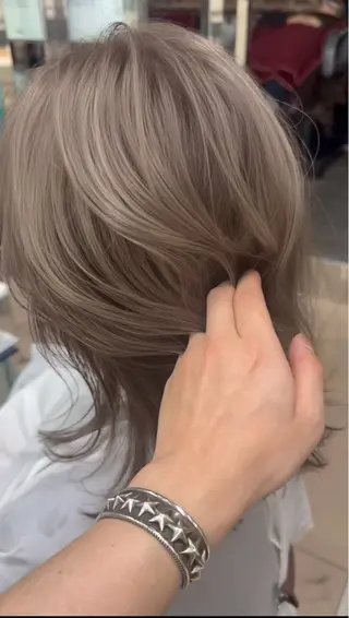 カラー EARTH 大分セントポルタ店のヘアスタイル