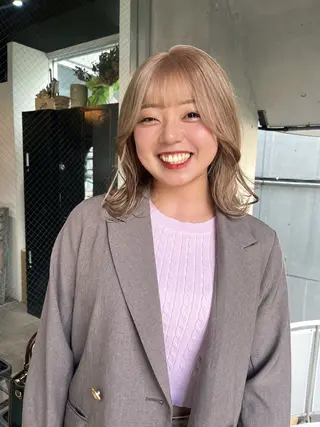 ショート カラー ミルクティーベージュ ブリーチ 店長 清水のヘアスタイル