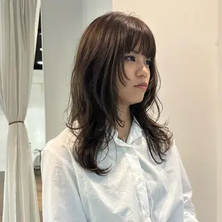 セミロング カラー 的場 莉音のヘアスタイル