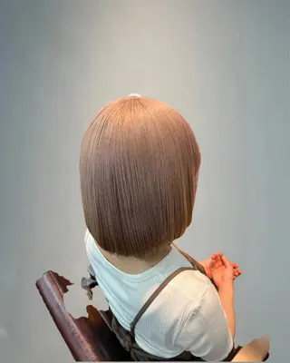 ミディアム カラー 《髪質改善 UN BLEACH》のヘアスタイル