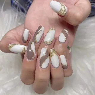 ミディアム ネイル Y. Sのネイルデザイン