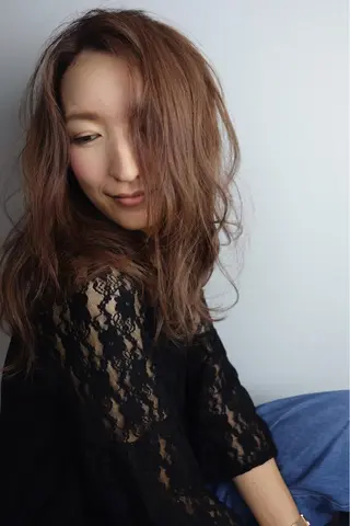 セミロング 佐山 眞紀のヘアスタイル