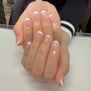 ネイル MAXKELLY正池 白フレンチ募集🕊️のネイルデザイン