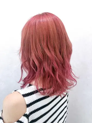 ミディアム カラー パーマ ヘアアレンジ ハイトーンカラー🤍 山下 優華のヘアスタイル