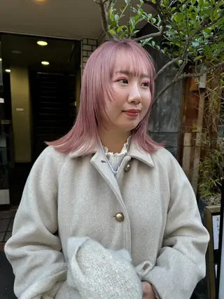 セミロング カラー 顔周りレイヤーカット ブリーチminamiのヘアスタイル