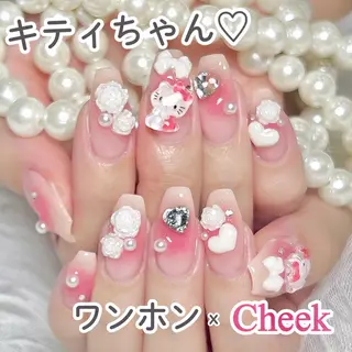 ネイル Queenie 🦋のネイルデザイン