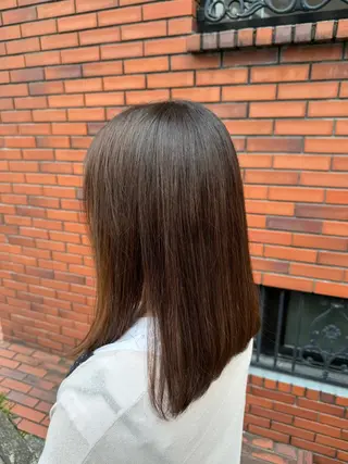 ミディアム カラー 新津 七海のヘアスタイル