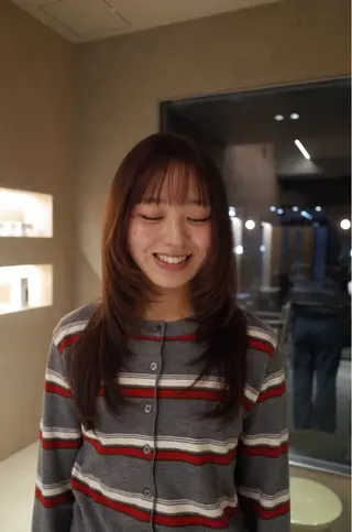 ロング アベ コハルのヘアスタイル