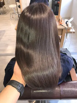 ミディアム カラー 髪質改善特化 ESSENCIAのヘアスタイル