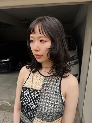 ミディアム カラー ウチミズ サヤカのヘアスタイル