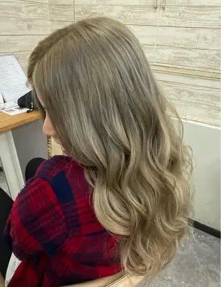 ロング カラー Monica RIEのヘアスタイル