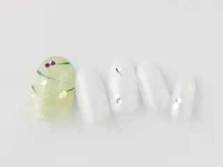 ショート Tiary🤍 Sachikaのネイルデザイン