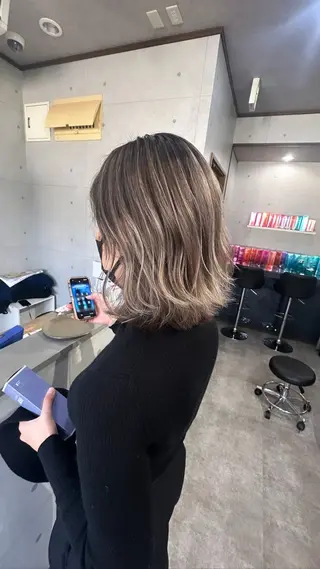 ミディアム REVE 美容室のヘアスタイル