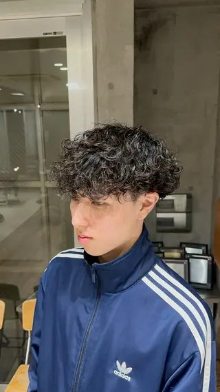 パーマ メンズ fifth原宿 宮部蓮のヘアスタイル