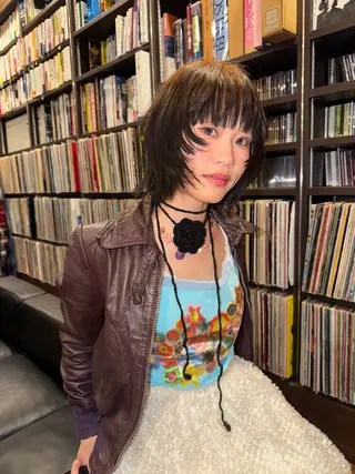 ショート カラー MIU/ルーツカラー 顔まわりレイヤーのヘアスタイル