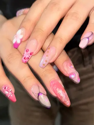 ネイル 🪐富島彩夏 /海外nail🪐のネイルデザイン