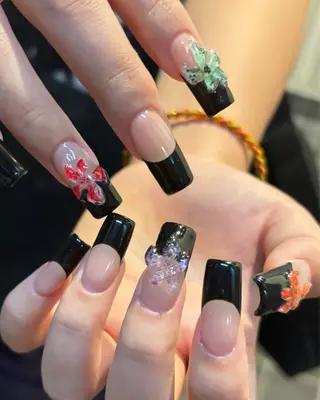 ネイル 🪐富島彩夏 /海外nail🪐のネイルデザイン
