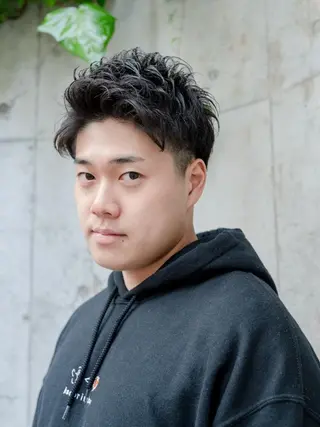 ショート パーマ メンズ 大泉 和也のヘアスタイル