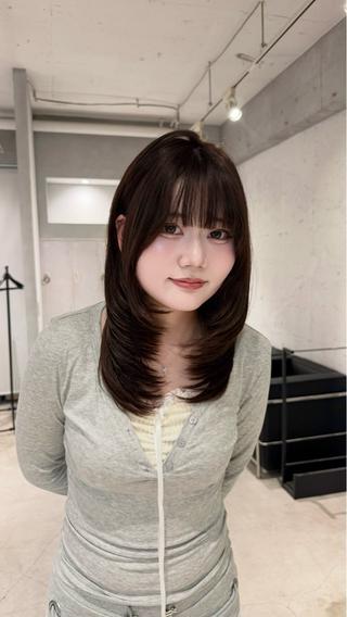 セミロング あんな🦋レイヤー カット/透明感カラーのヘアスタイル