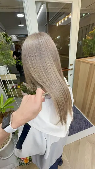 パーマ カラー セミロング ブリーチ矯正💐 ミルクティー💐ナオのヘアスタイル