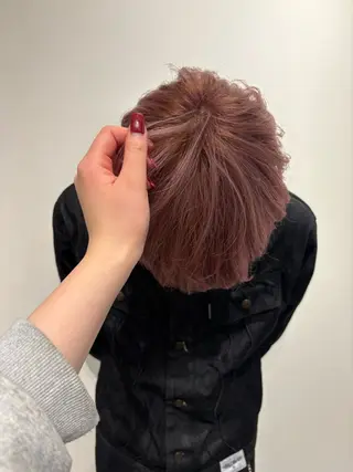 カラー メンズ ヨシノ マナウのヘアスタイル