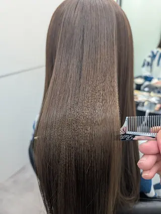 ロング 艶髪/オリーブ系/ 肌が綺麗に見えるお色のヘアスタイル