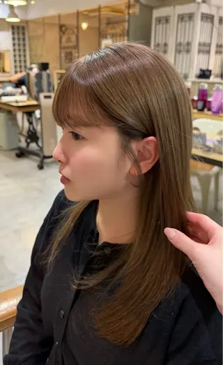 セミロング ミタムラ ユナのヘアスタイル