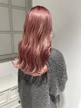 ロング カラー 岩田 萌那のヘアスタイル