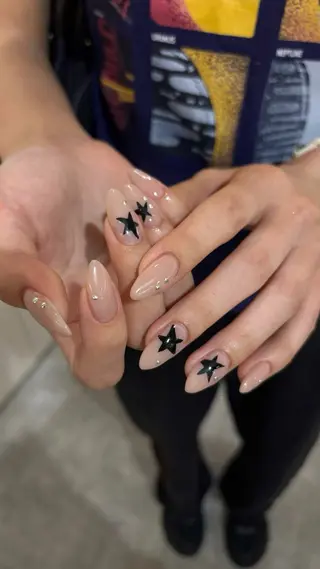 ネイル shion🎶｜ひと 癖ニュアンス｜個性派のネイルデザイン