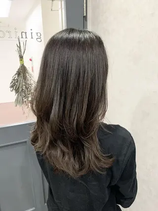 セミロング giniro ホソミのヘアスタイル