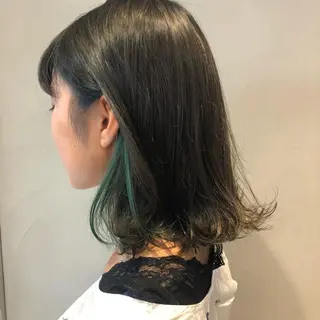ミディアム カラー 荒木 依莉亜のヘアスタイル