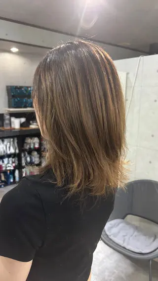 ミディアム REVE 美容室のヘアスタイル