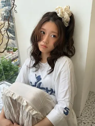 ミディアム カラー レイヤーカット uraraのヘアスタイル