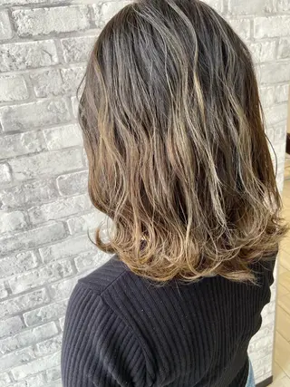 セミロング カラー Oopsレイヤー 加藤澄都のヘアスタイル
