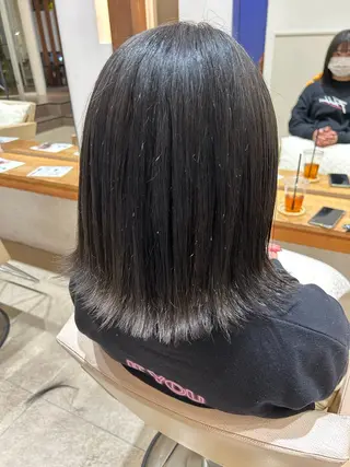 セミロング カラー 柳内 まゆのヘアスタイル