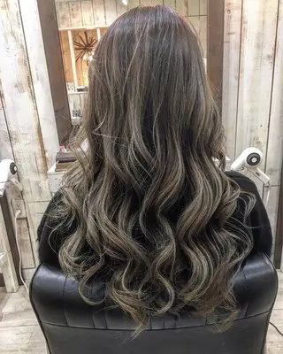 ロング 鷺谷 玲奈のヘアスタイル