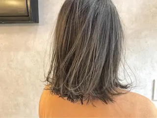 ミディアム カラー 顔周りレイヤーカット ブリーチminamiのヘアスタイル