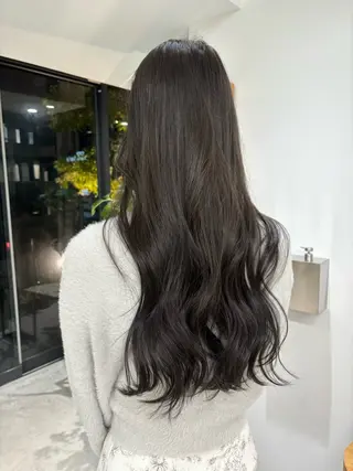 カラー なのは\透け感カラー \レイヤーカットのヘアスタイル
