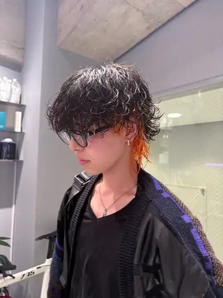 ミディアム カラー パーマ メンズ NANA🦖 ハイトーンデザインのヘアスタイル