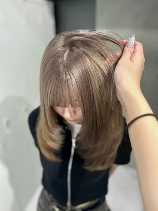 セミロング Akari🧬レイヤ ー/ハイトーン/天神のヘアスタイル